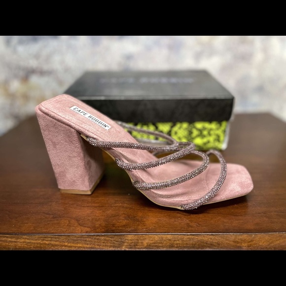 Heels $40 brand new - Picture 2 of 5